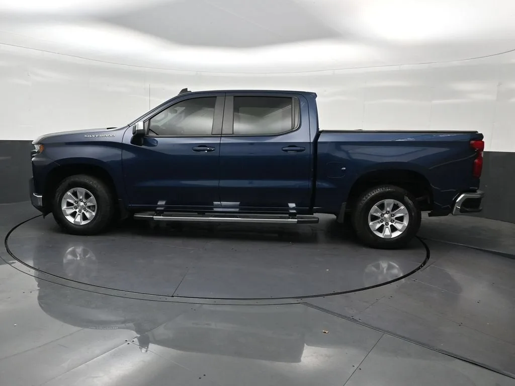2021 Chevrolet Silverado 1500 LT photo 2