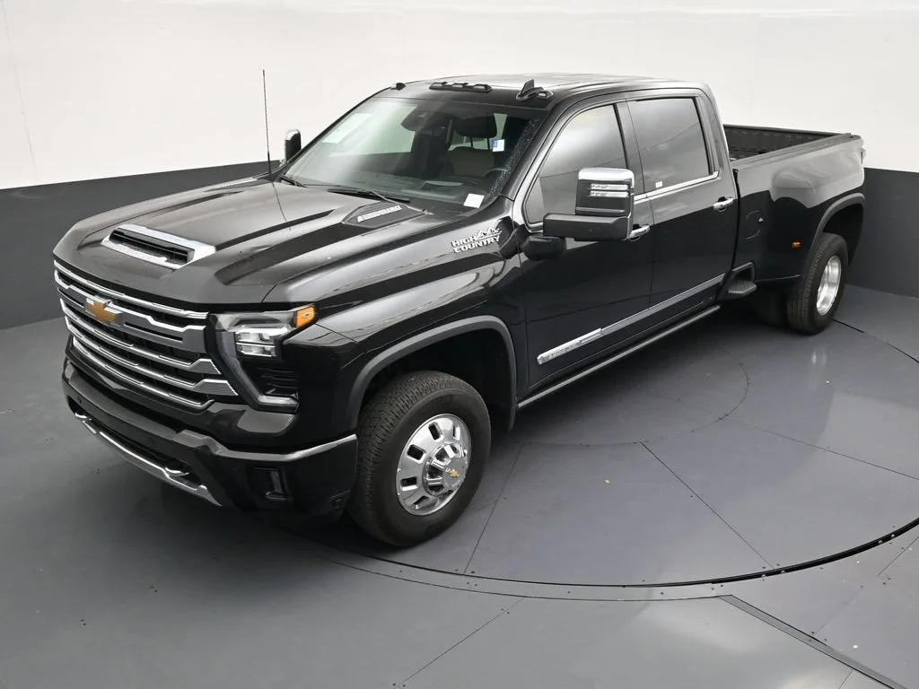 2025 Chevrolet Silverado 3500 HD High Country DRW photo 12