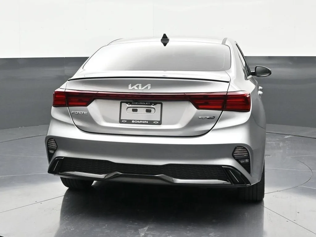 2023 Kia Forte GT-Line photo 4