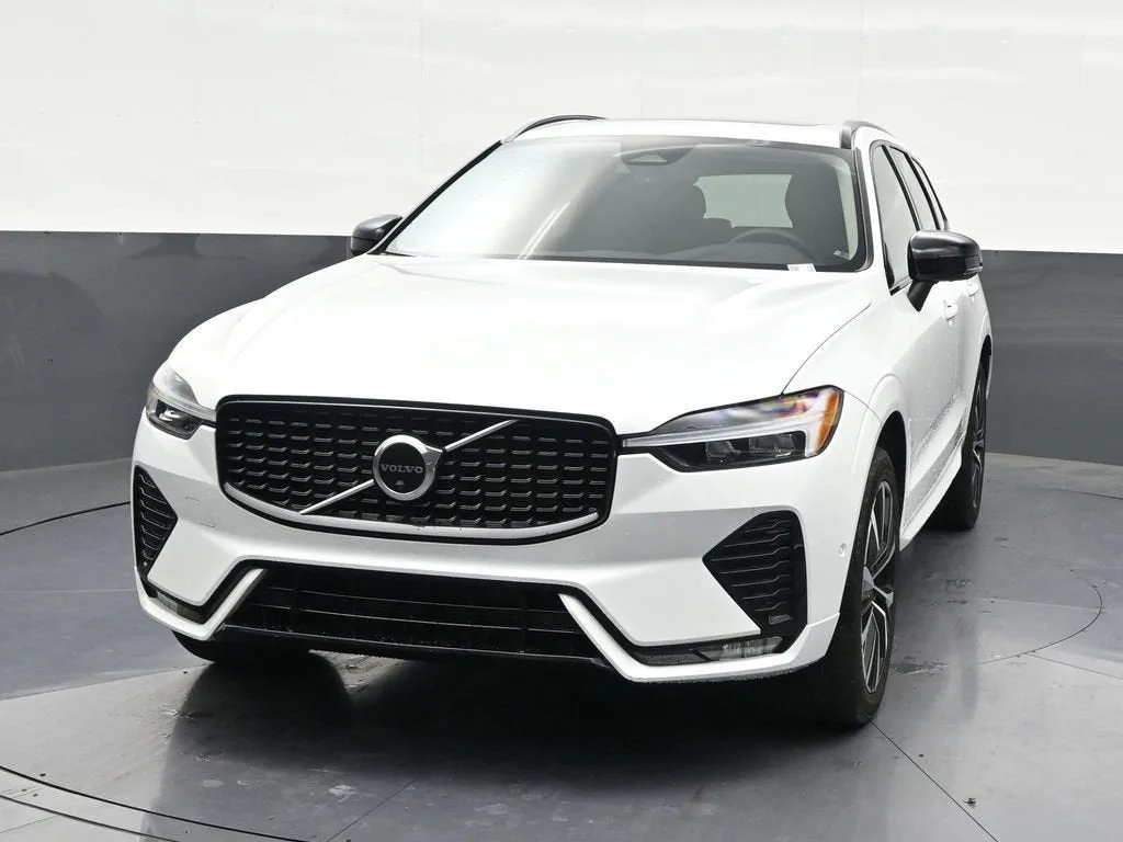 2023 Volvo XC60 B5 Plus Dark Theme photo 9