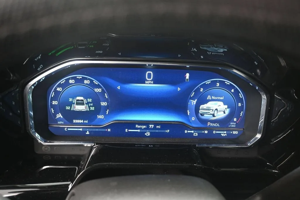 2023 Chevrolet Silverado 1500 RST photo 11