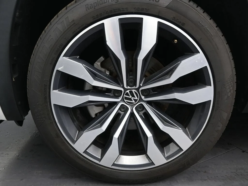 2021 Volkswagen Atlas 3.6L V6 SEL R-Line photo 9