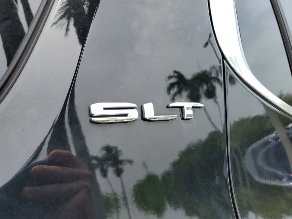 2022 GMC Acadia SLT photo 7