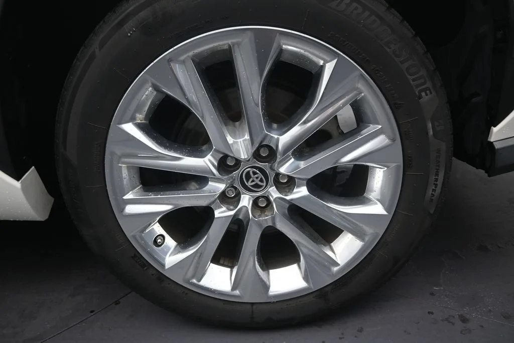 2021 Toyota Highlander Limited photo 10