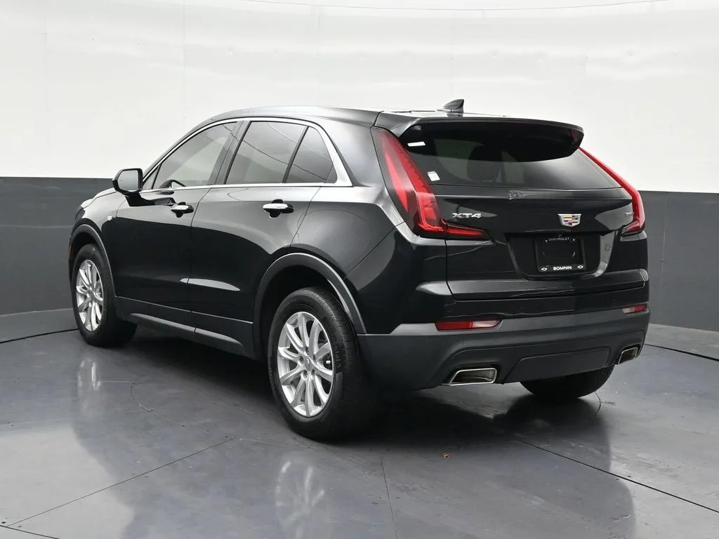2023 Cadillac XT4 Luxury photo 3