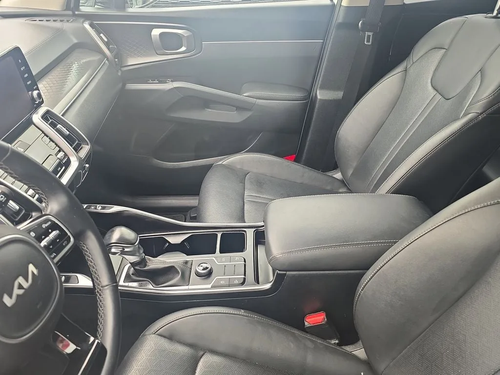 2022 Kia Sorento S photo 12