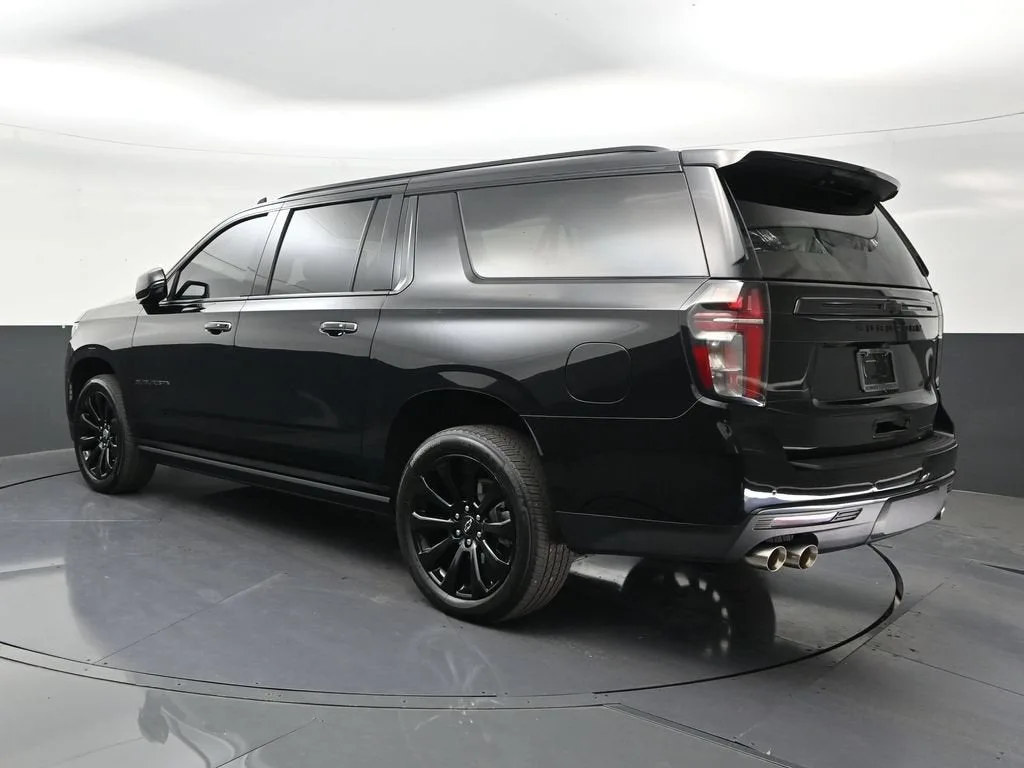 2024 Chevrolet Suburban Premier photo 3