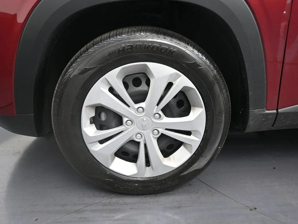 2025 Chevrolet Trax LS photo 10