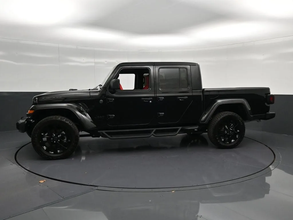 2025 Jeep Gladiator Nighthawk photo 7