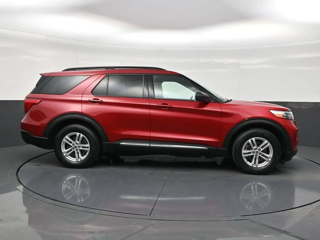 2023 Ford Explorer XLT photo 6