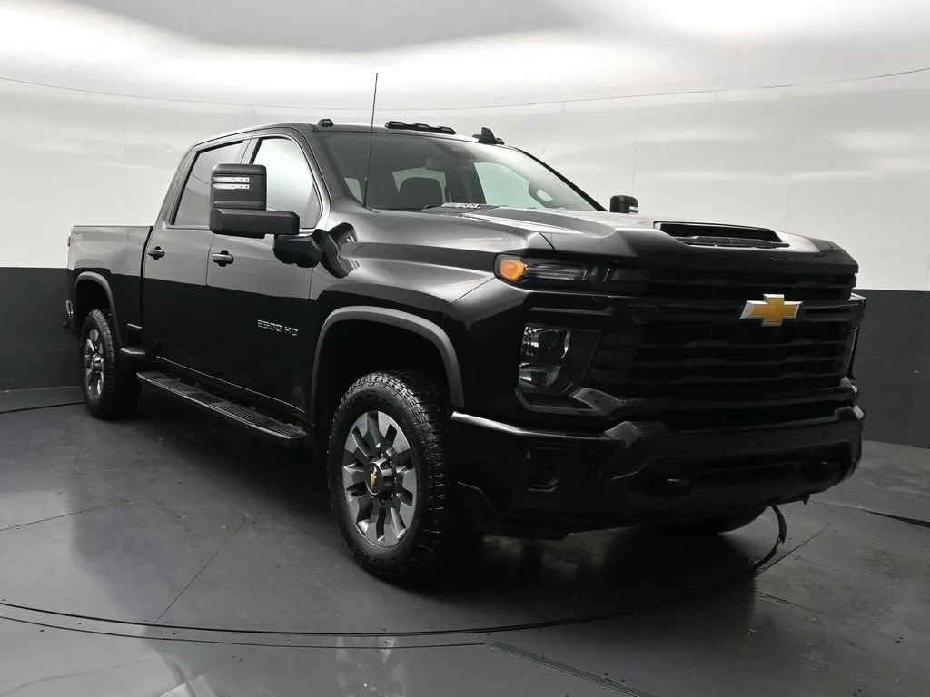 2025 Chevrolet Silverado 2500 HD Custom photo 8