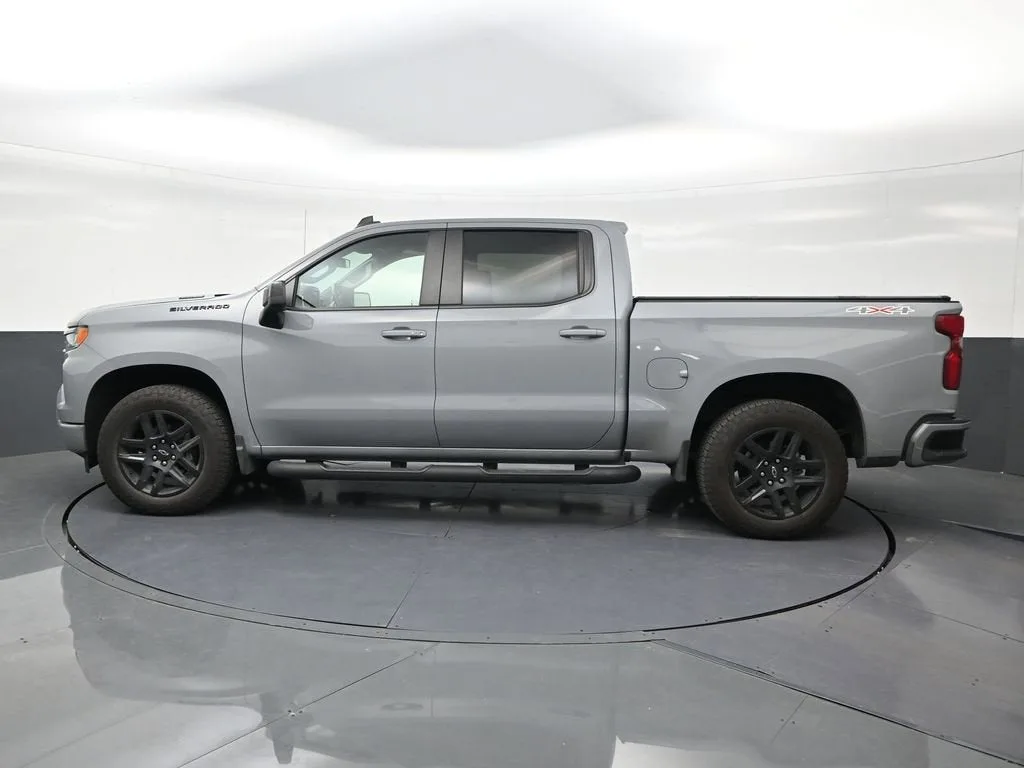 2025 Chevrolet Silverado 1500 RST photo 2