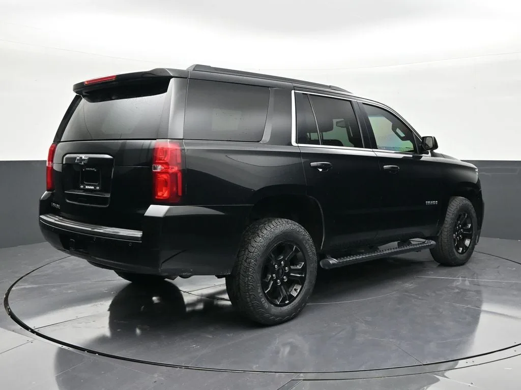 2019 Chevrolet Tahoe LS photo 3