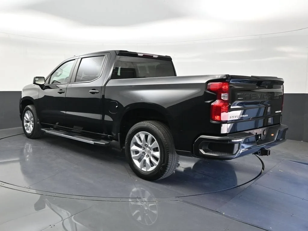 2024 Chevrolet Silverado 1500 Custom photo 3