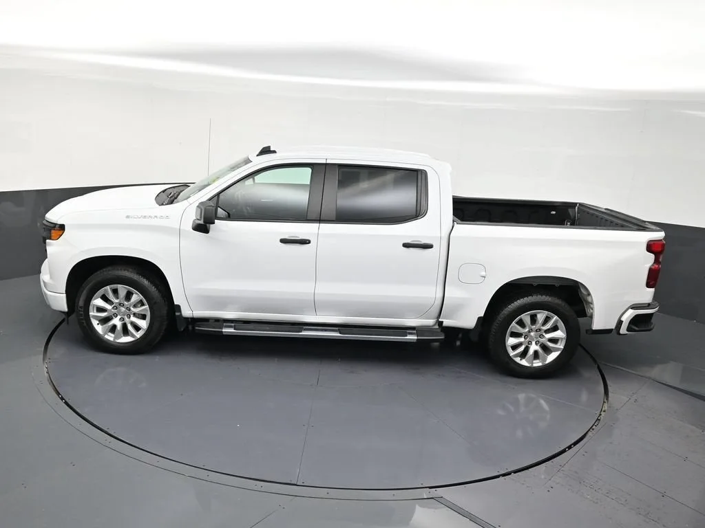 2024 Chevrolet Silverado 1500 Custom photo 10