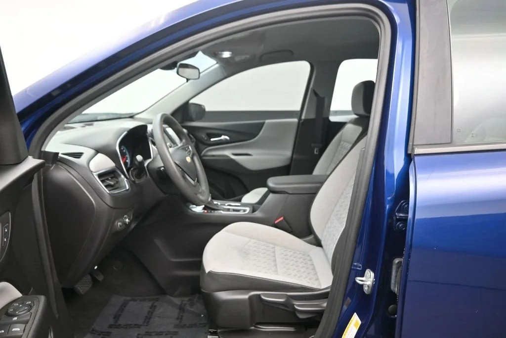 2023 Chevrolet Equinox LS photo 11