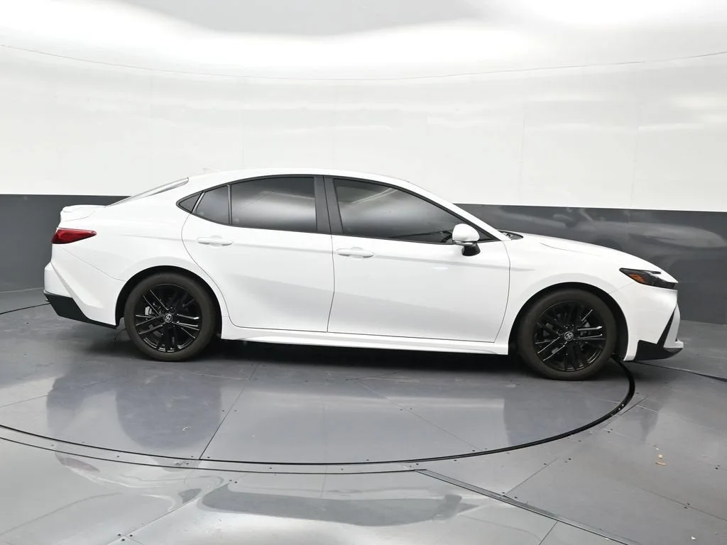 2026 Toyota Camry SE photo 7