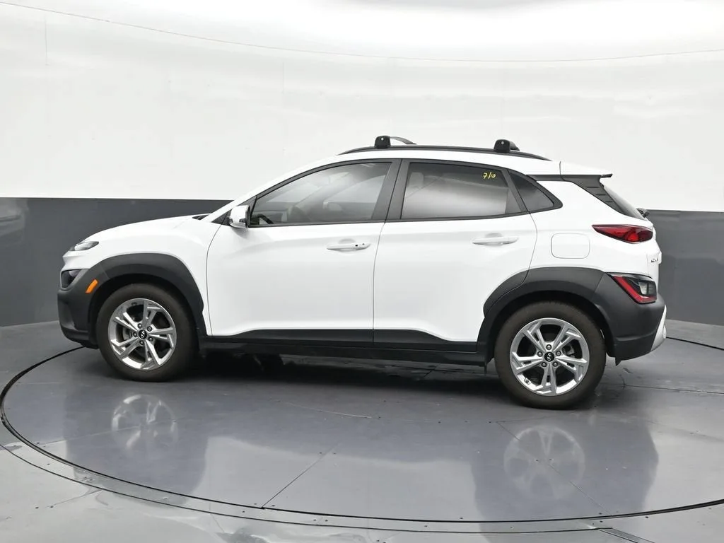 2022 Hyundai Kona SEL photo 2