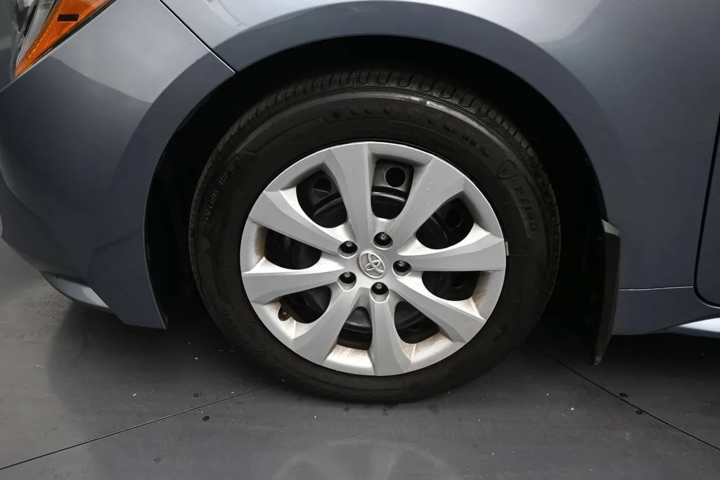 2025 Toyota Corolla LE photo 9