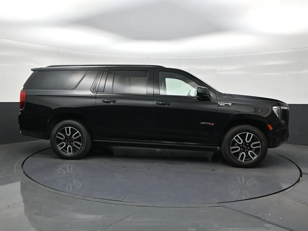 2022 GMC Yukon XL AT4 photo 6
