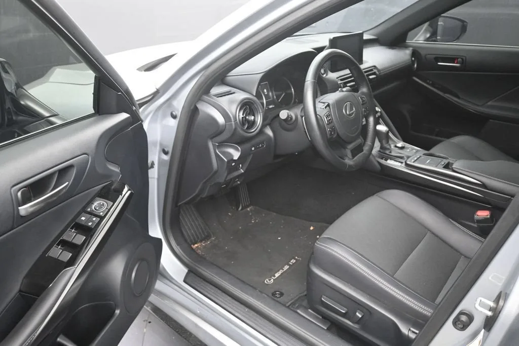 2025 Lexus IS 350 F SPORT Design photo 10