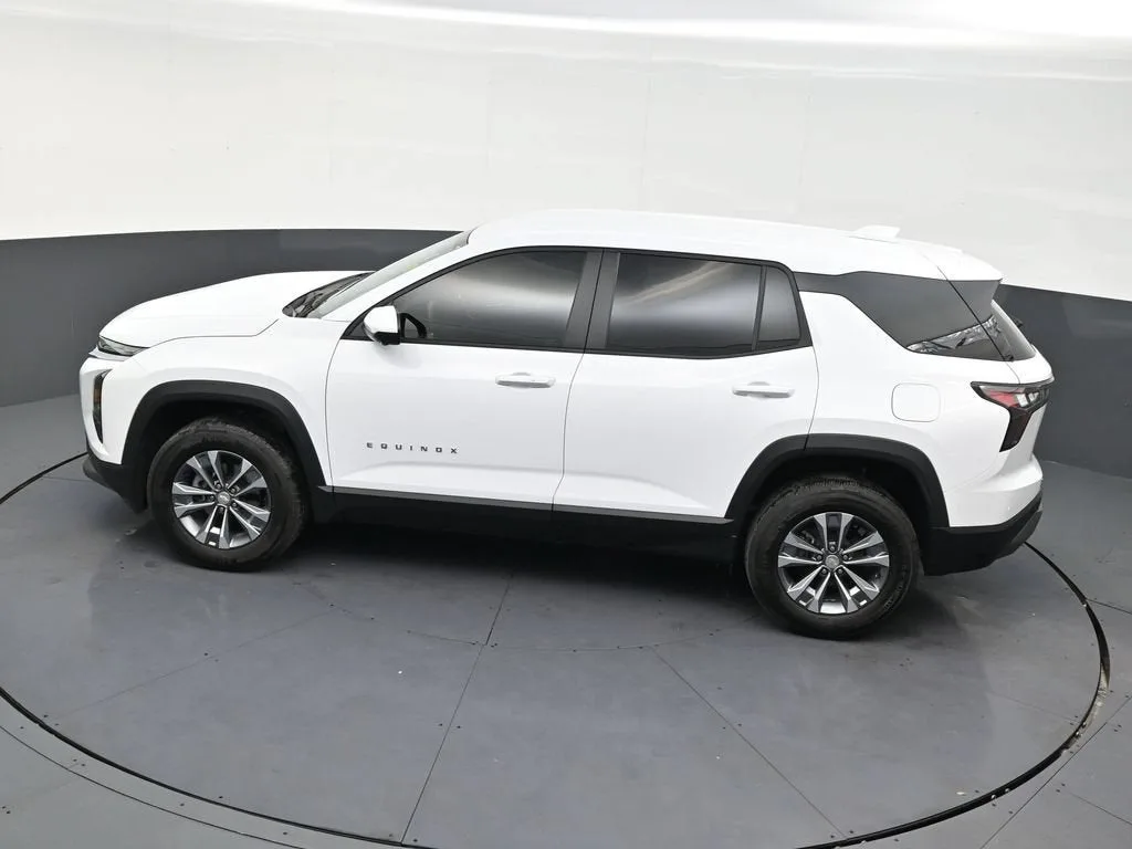 2025 Chevrolet Equinox LT photo 12