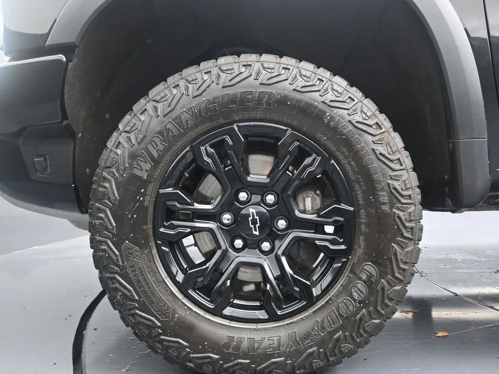 2025 Chevrolet Silverado 1500 ZR2 photo 10