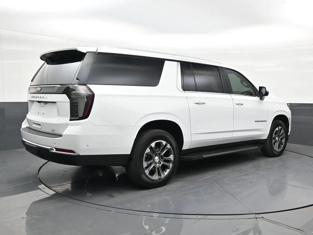 2026 Chevrolet Suburban LT photo 5