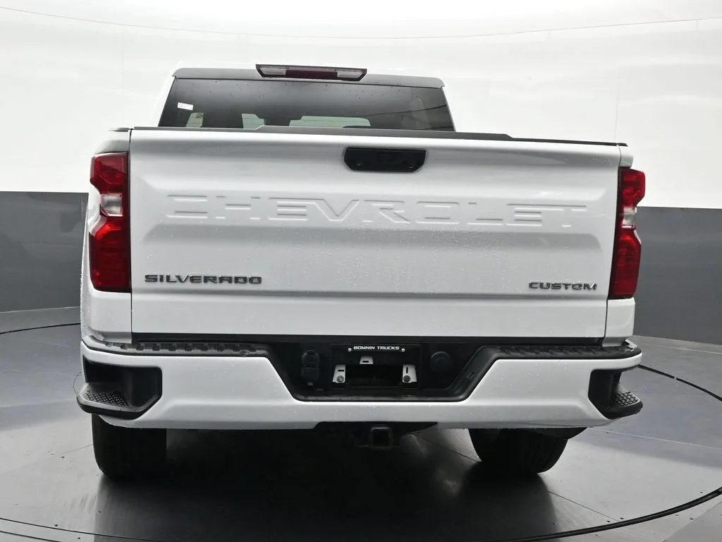 2023 Chevrolet Silverado 1500 Custom photo 4