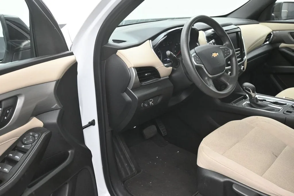 2023 Chevrolet Traverse LS photo 10