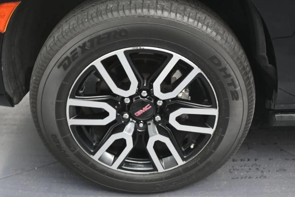 2022 GMC Yukon XL AT4 photo 9