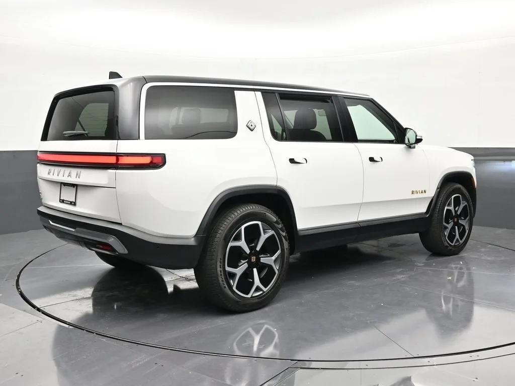 2024 RIVIAN R1S Adventure photo 5