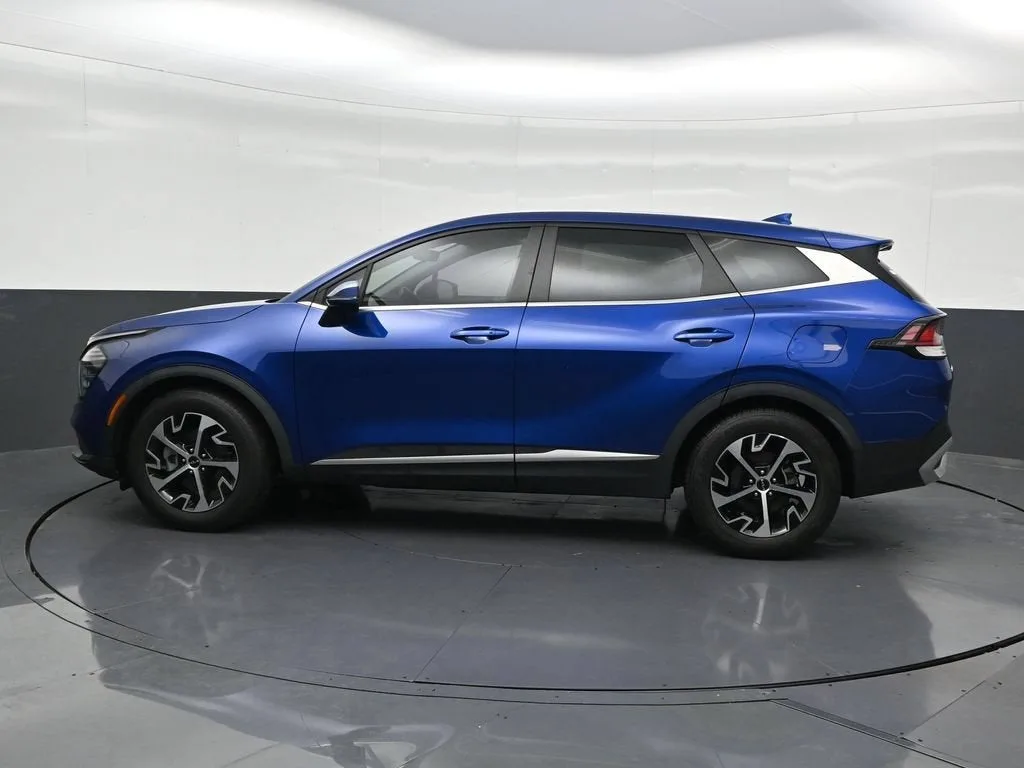 2024 Kia Sportage EX photo 2