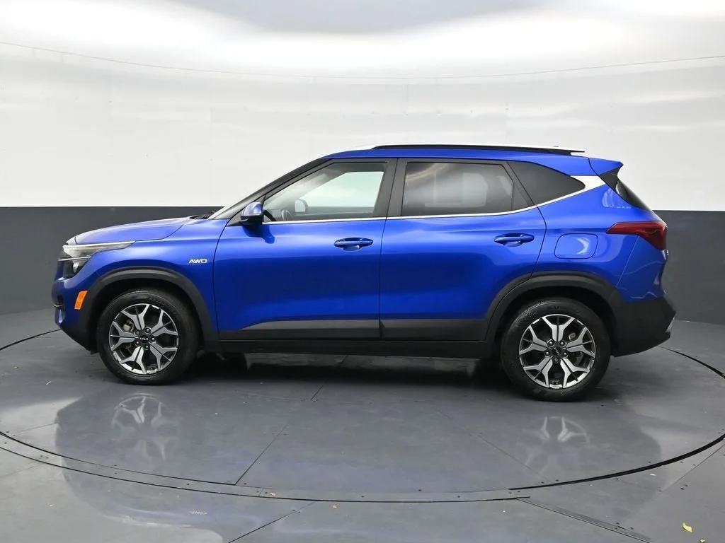 2023 Kia Seltos EX photo 2