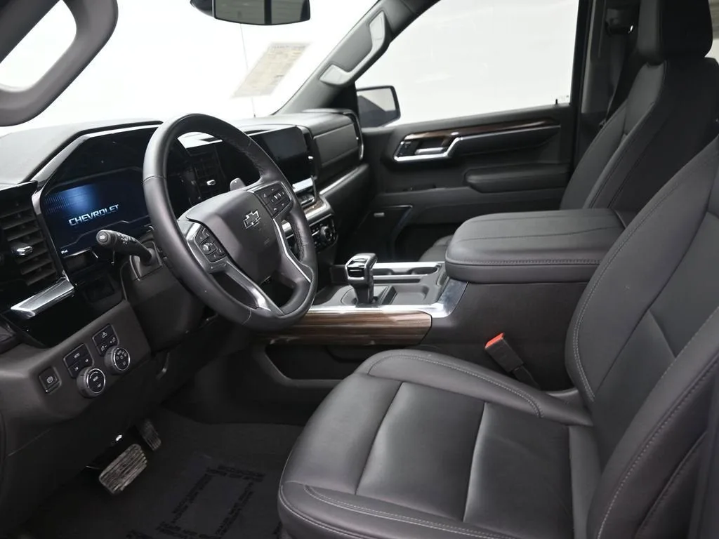 2023 Chevrolet Silverado 1500 RST photo 12
