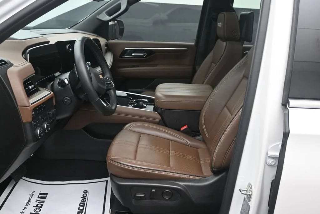 2025 Chevrolet Suburban High Country photo 10