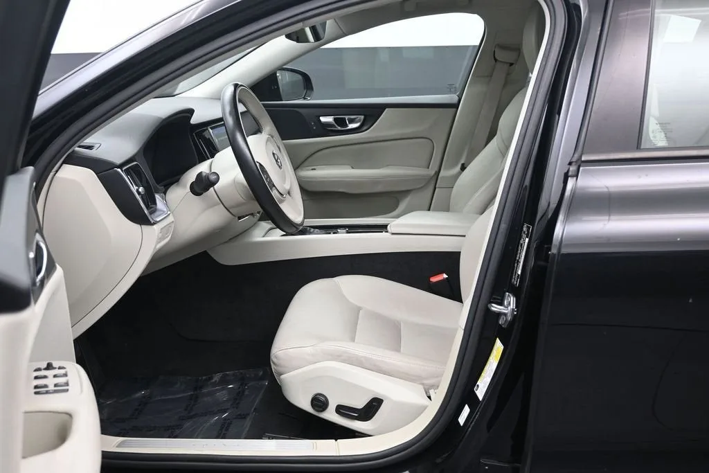2019 Volvo S60 T5 Momentum photo 10