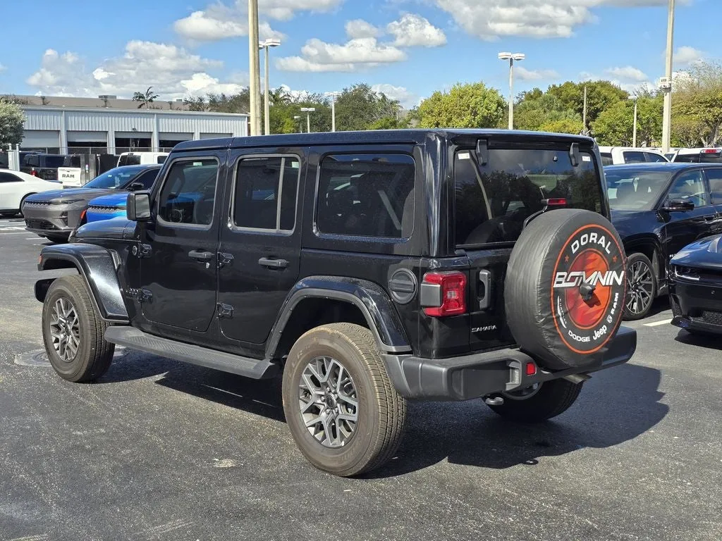 2025 Jeep Wrangler Sahara photo 4