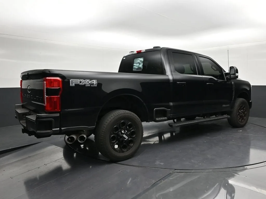 2025 Ford F-250 LARIAT photo 5