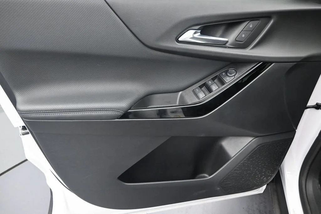 2025 Chevrolet Equinox LT photo 11