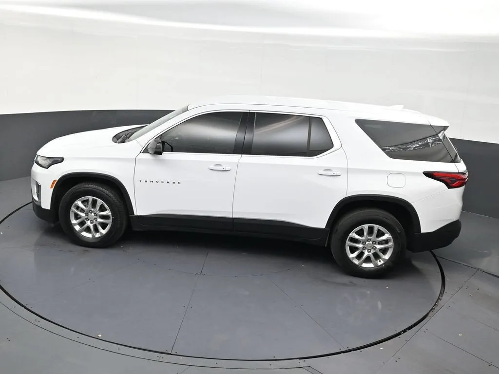 2023 Chevrolet Traverse LS photo 12