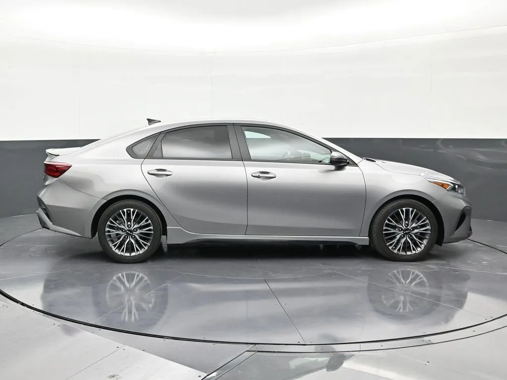 2023 Kia Forte GT-Line photo 6