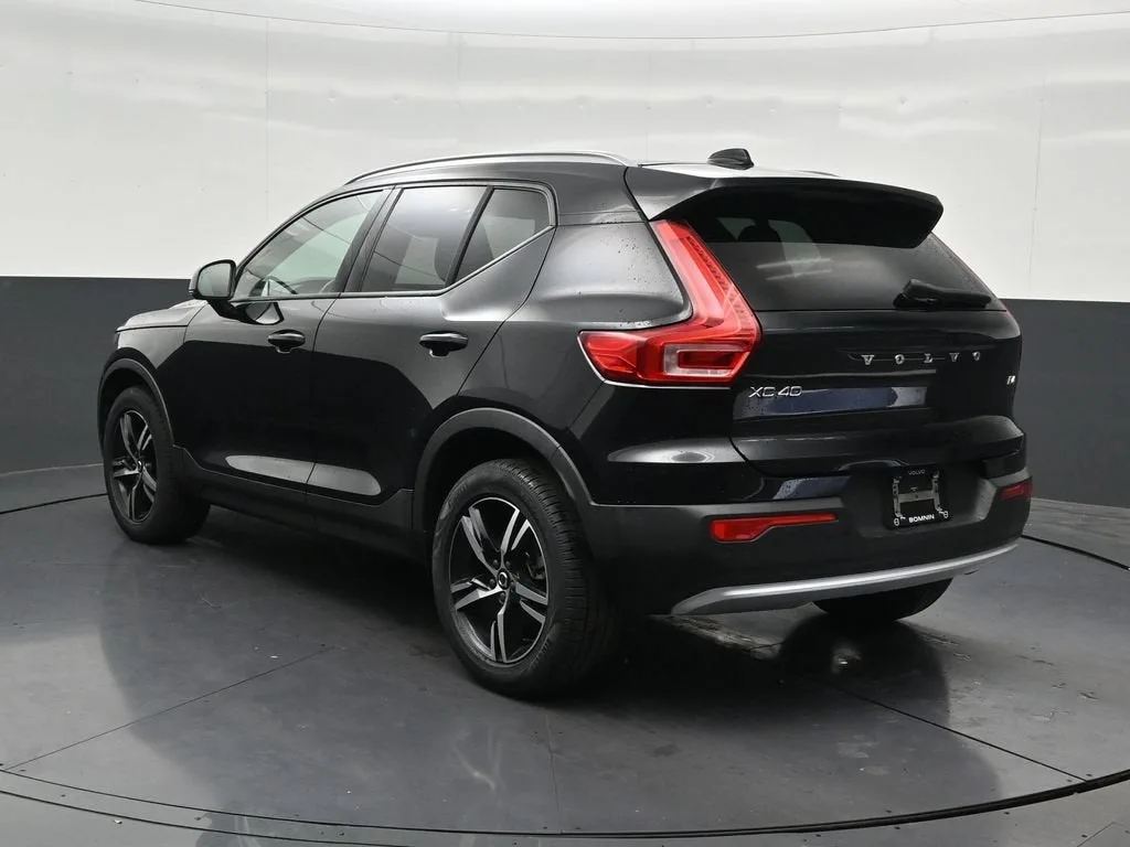 2023 Volvo XC40 B4 Core photo 3
