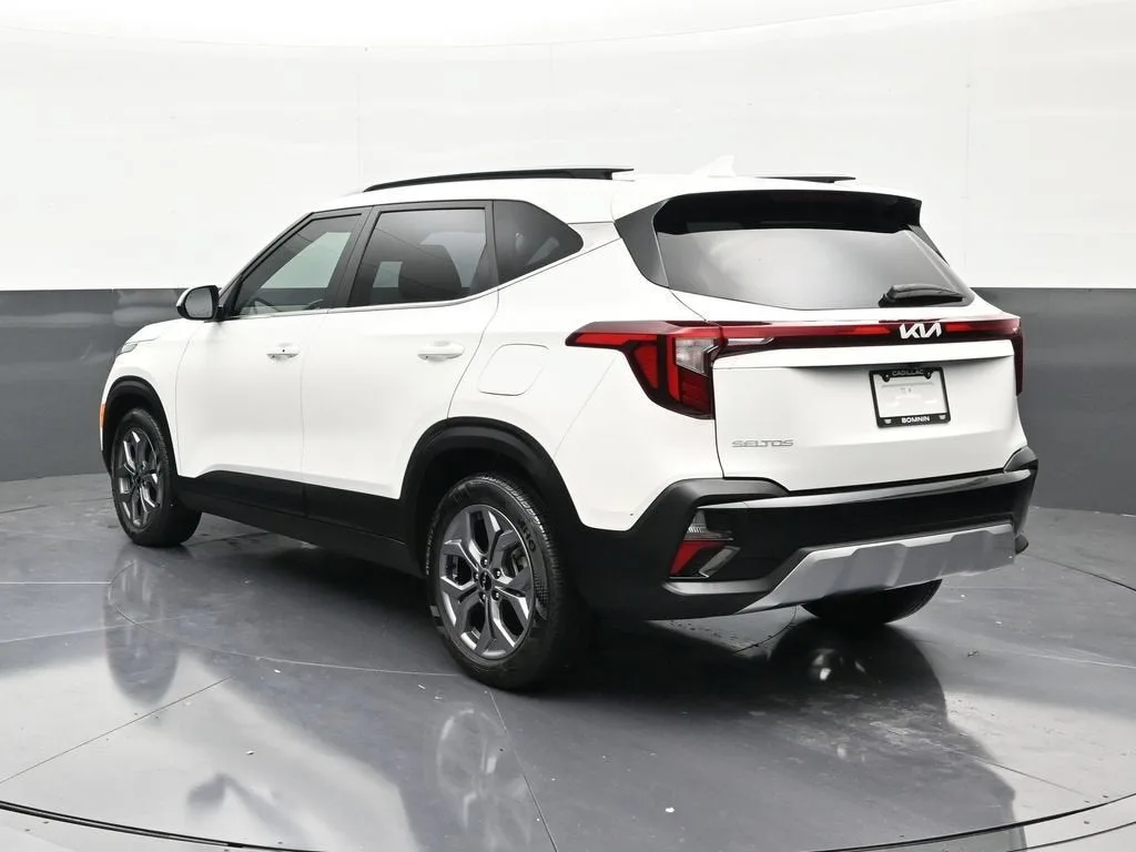 2024 Kia Seltos S photo 3