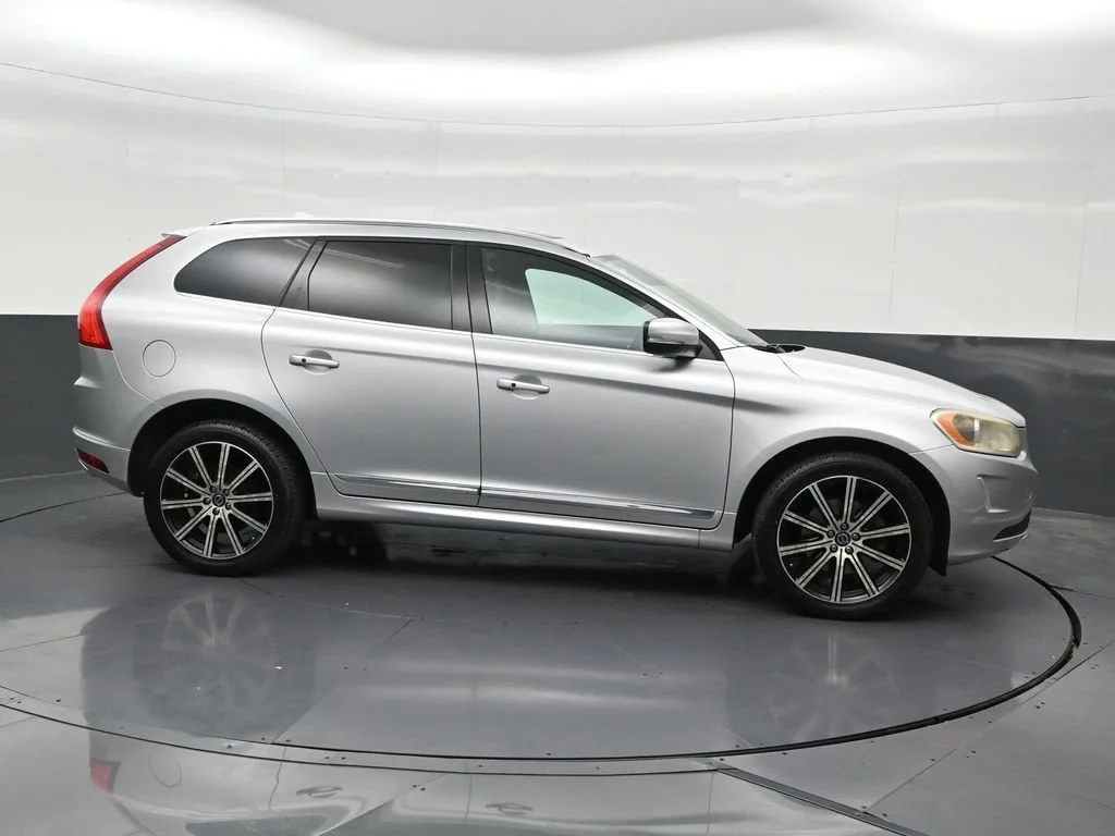 2015 Volvo XC60 T6 Premier Plus photo 6