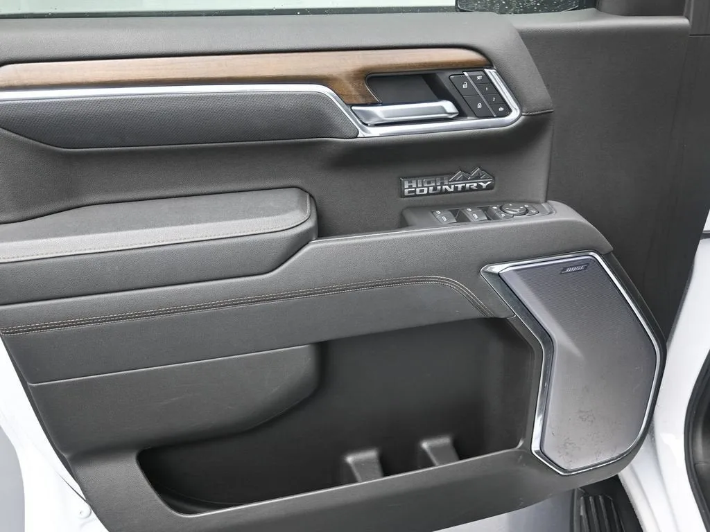 2025 Chevrolet Silverado 1500 High Country photo 10