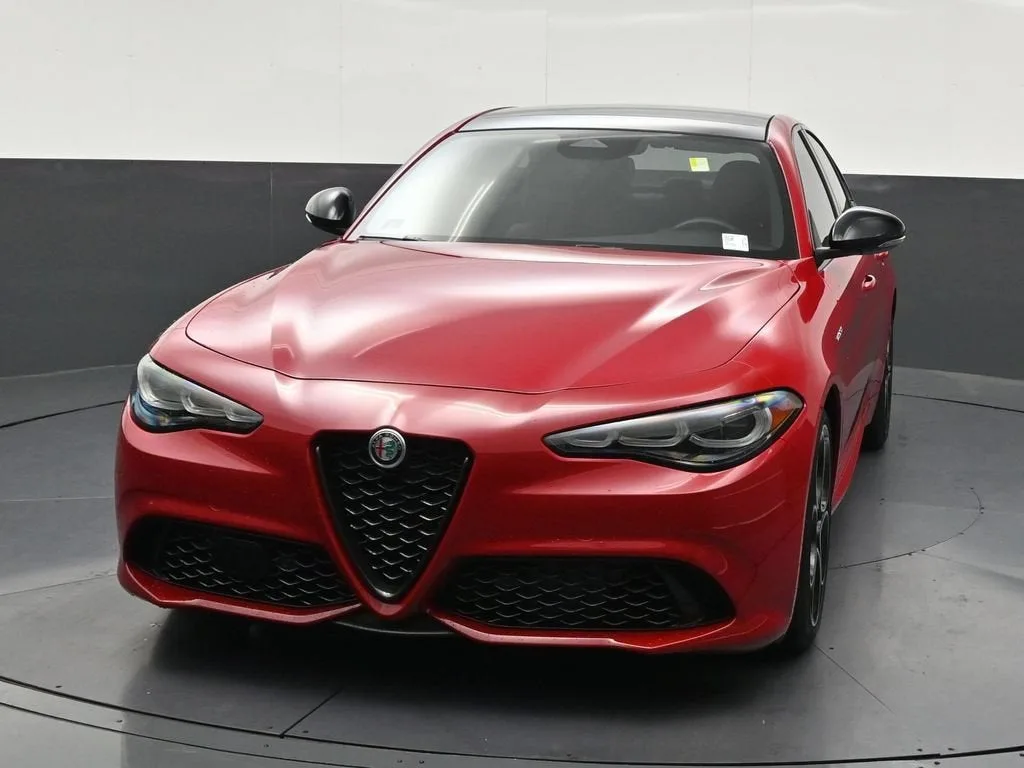 2025 Alfa Romeo Giulia RWD photo 9