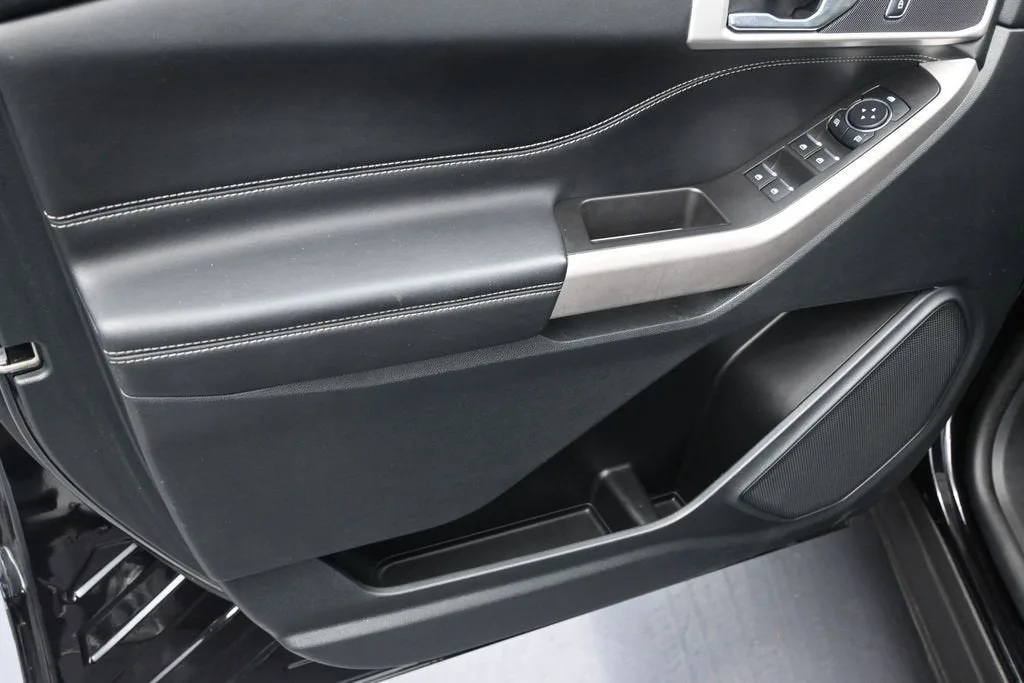 2024 Ford Explorer XLT photo 10