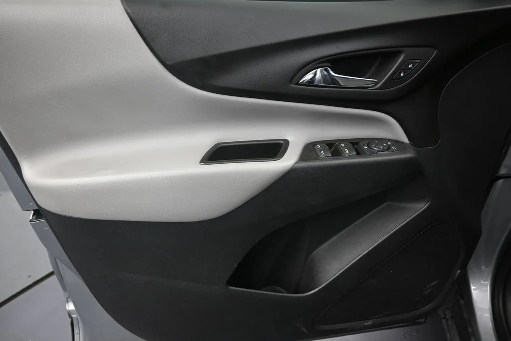 2023 Chevrolet Equinox LS photo 11