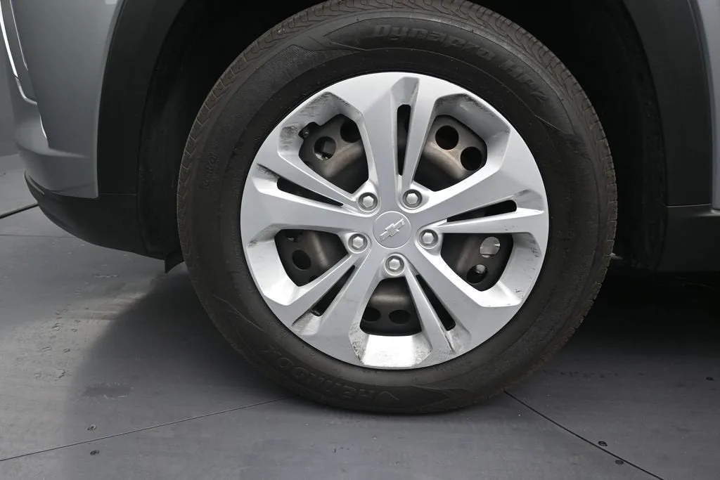 2025 Chevrolet Trax LS photo 9